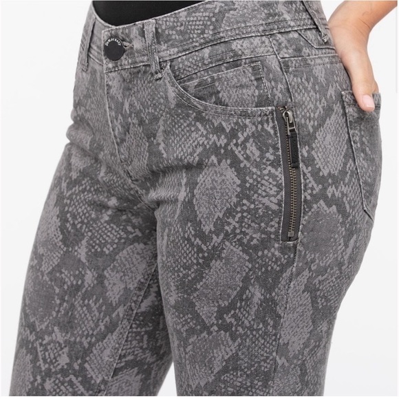 Democracy Snakeskin Print Booty Lift Jegging - Picture 2 of 16